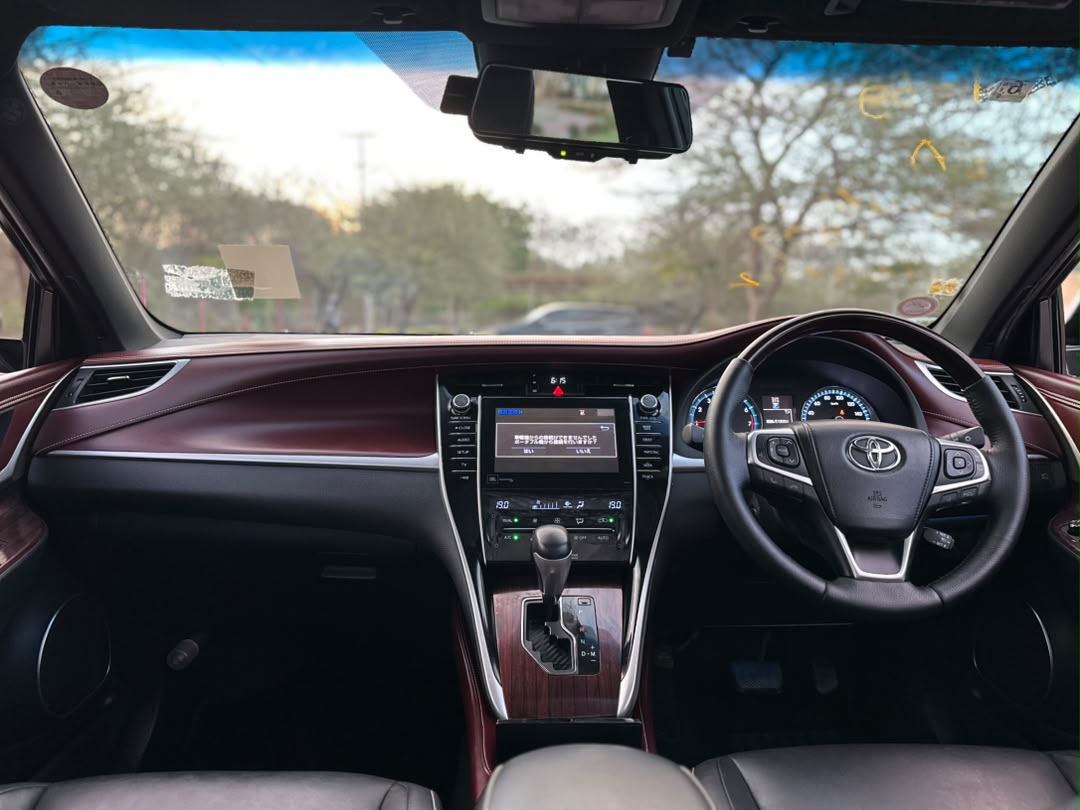 TOYOTA HARRIER thumbnail 4